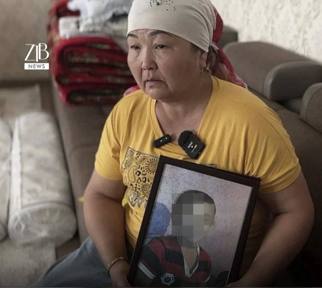 Школьника задушили на уроке из-за телефона